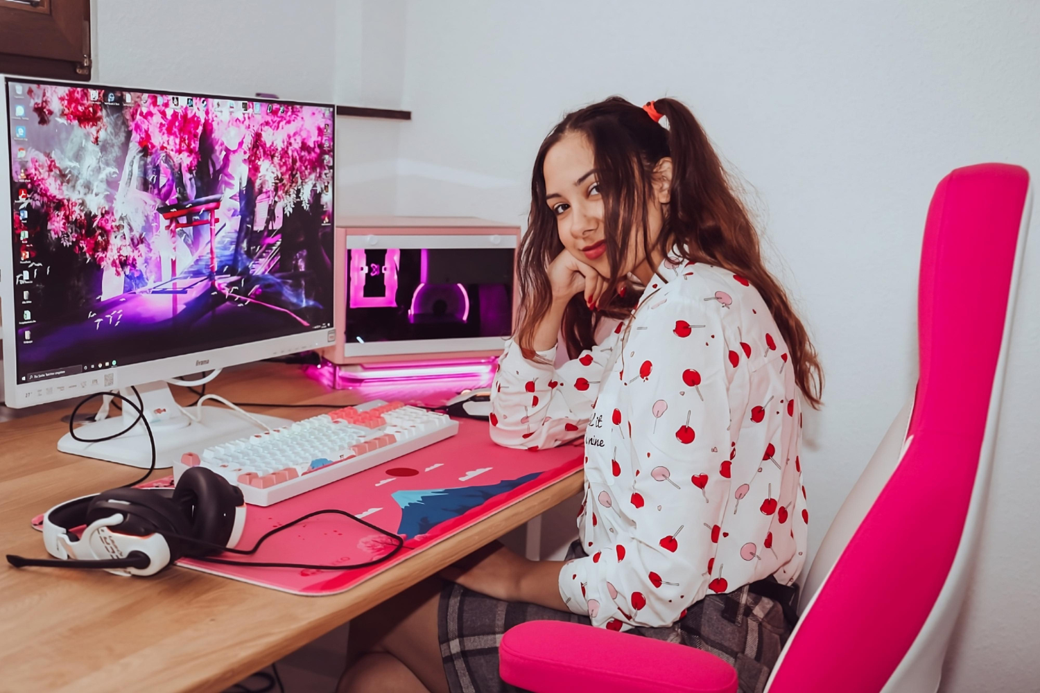 Gaming Stuhl pink und weiß 